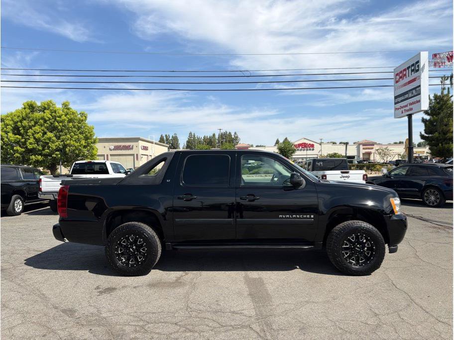 Used 2008 Chevrolet Avalanche LT w/ Convenience Package #1 AWD/4WD image 4