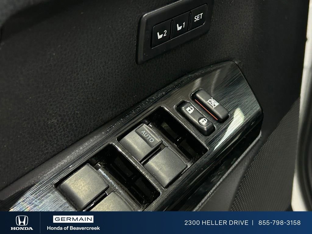 Used 2017 Toyota RAV4 Limited w/ Advanced Technology Package image 6