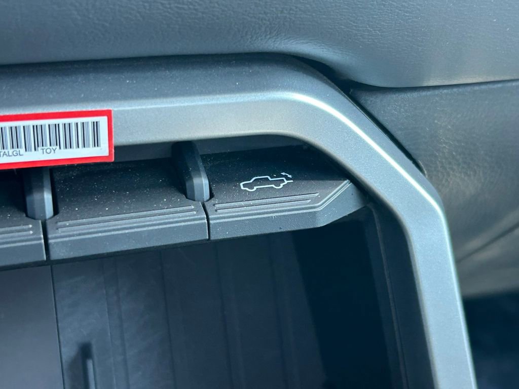 Used 2025 Toyota Tundra Platinum image 36