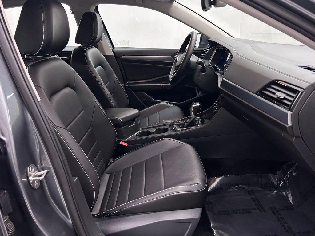 Used 2022 Volkswagen Jetta SE FWD image 17