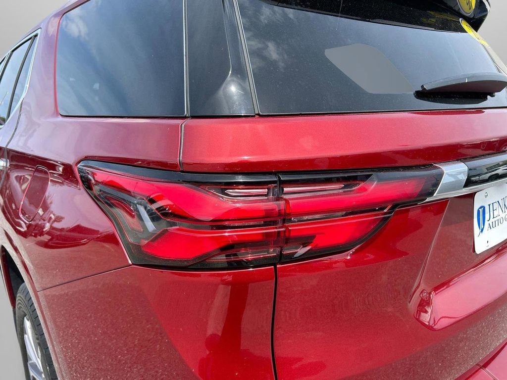 Used 2022 Chevrolet Traverse Premier FWD image 38