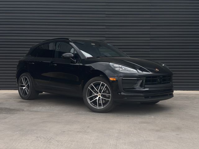 Certified 2026 Porsche Macan AWD/4WD image 8