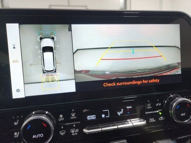 Used 2024 Toyota Highlander Platinum image 3