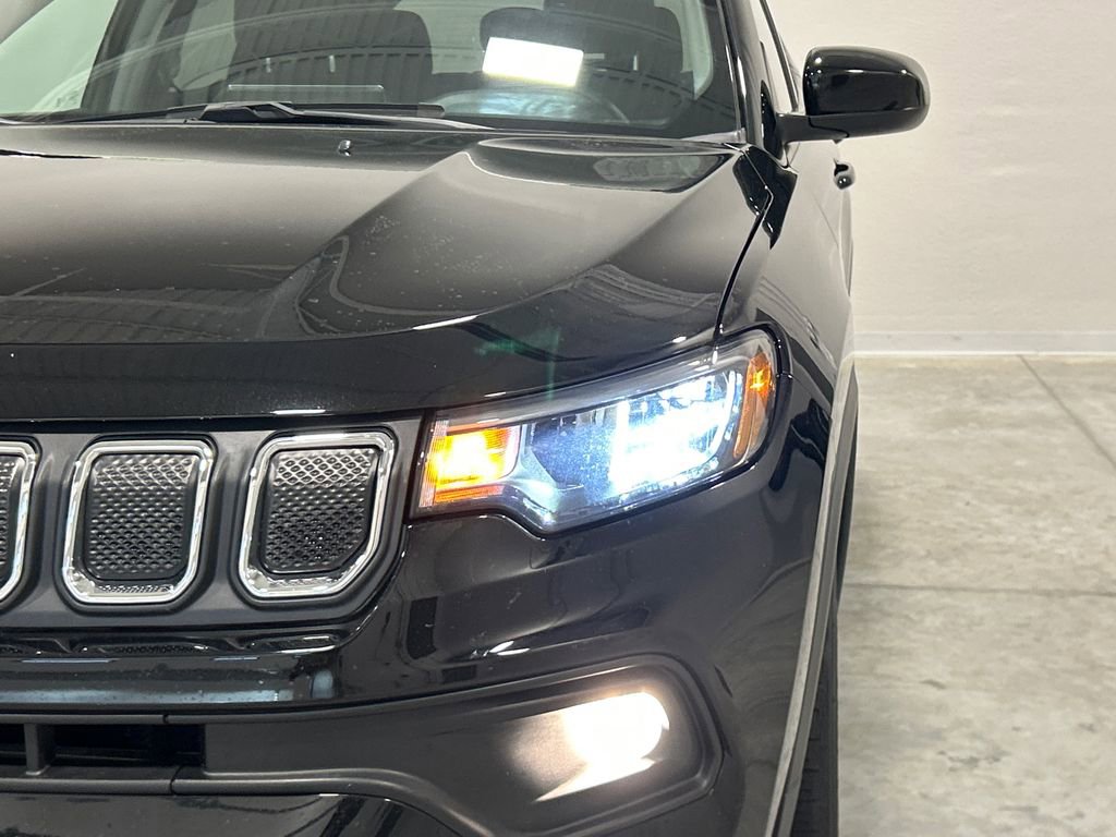 Used 2022 Jeep Compass Latitude image 10