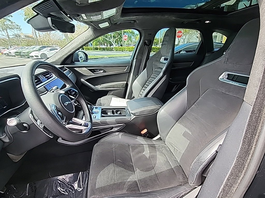 Used 2021 Jaguar F-PACE SVR image 19
