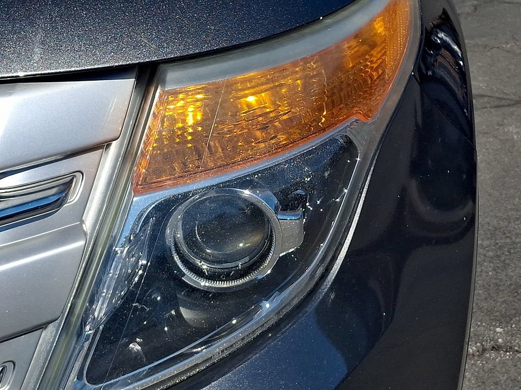 Used 2015 Ford Explorer XLT w/ Equipment Group 202B FWD image 9