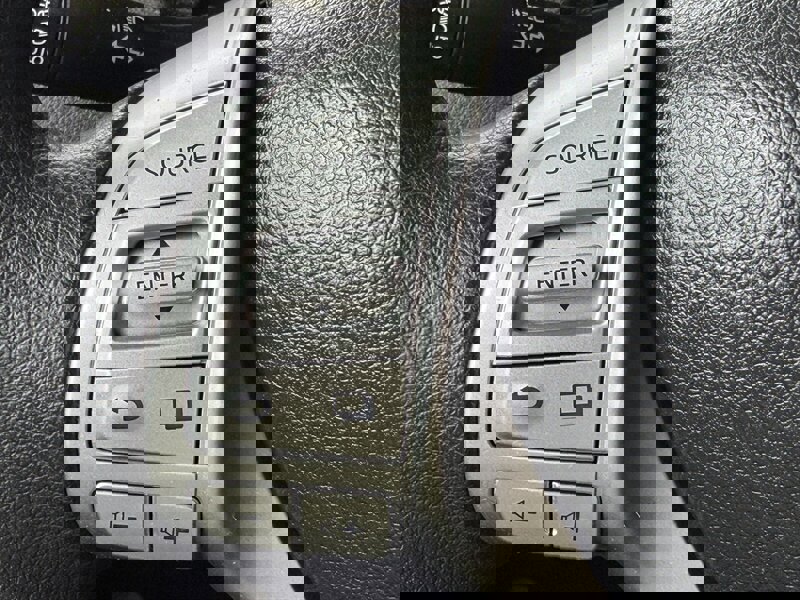 Used 2014 Nissan Rogue SV image 24