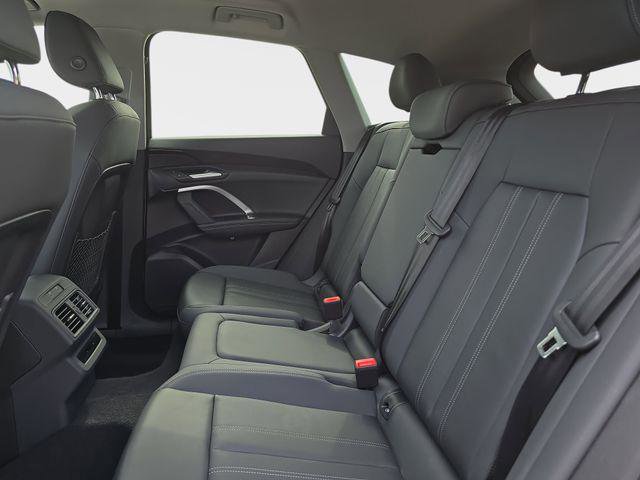 Used 2025 Audi Q5 Premium w/ Convenience Package AWD/4WD image 18