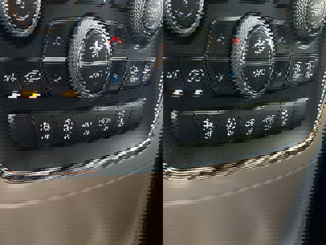 Used 2017 Jeep Grand Cherokee Limited w/ Luxury Group II image 17