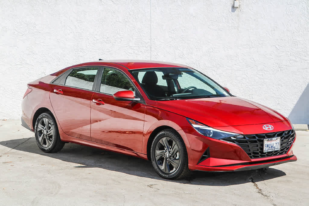 Used 2023 Hyundai Elantra Blue FWD image 3