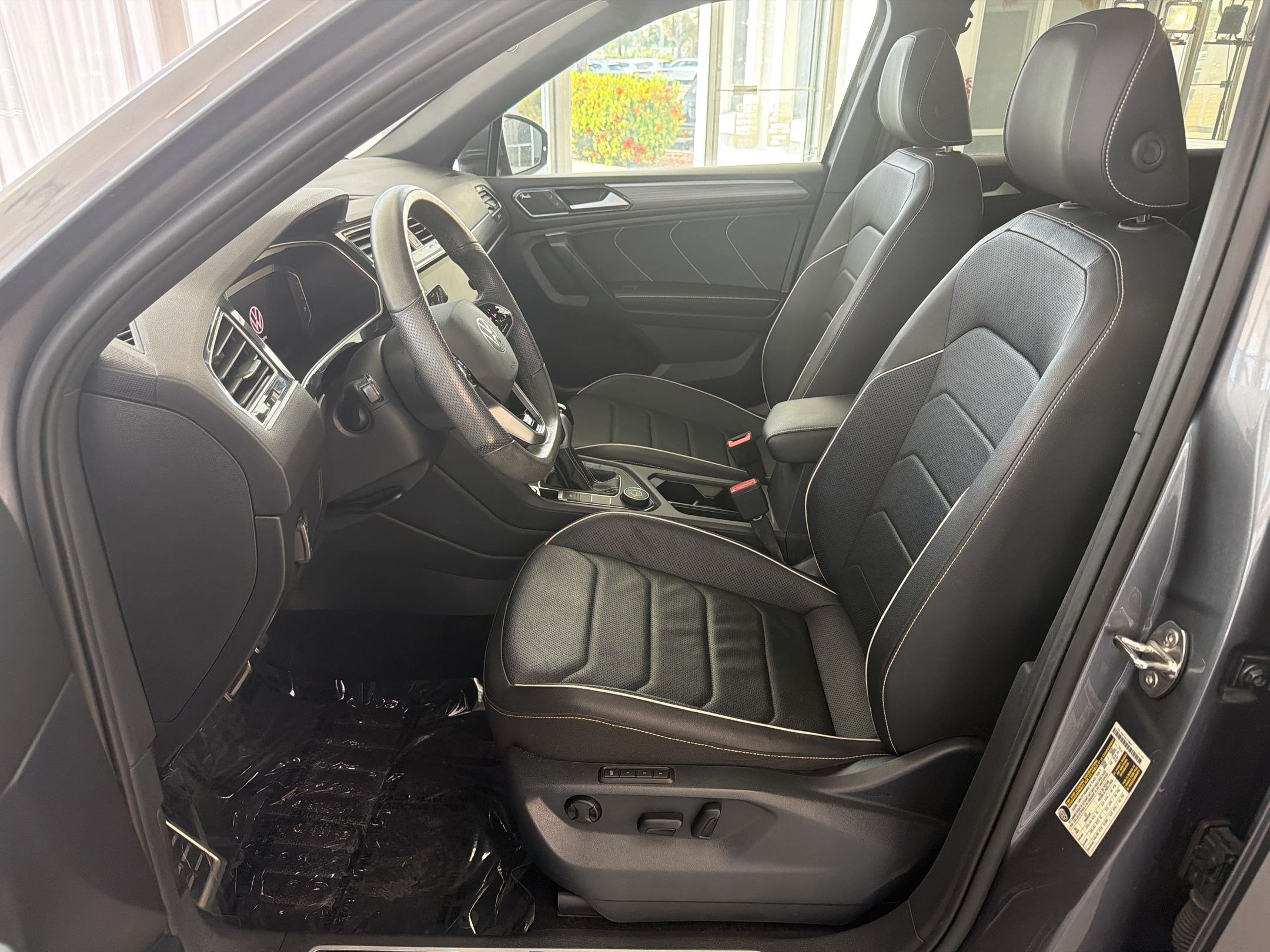 Used 2024 Volkswagen Tiguan SEL R-Line AWD/4WD image 5