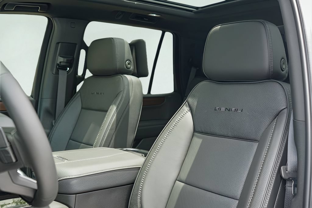 New 2026 GMC Yukon Denali w/ Denali Reserve Package AWD/4WD image 11