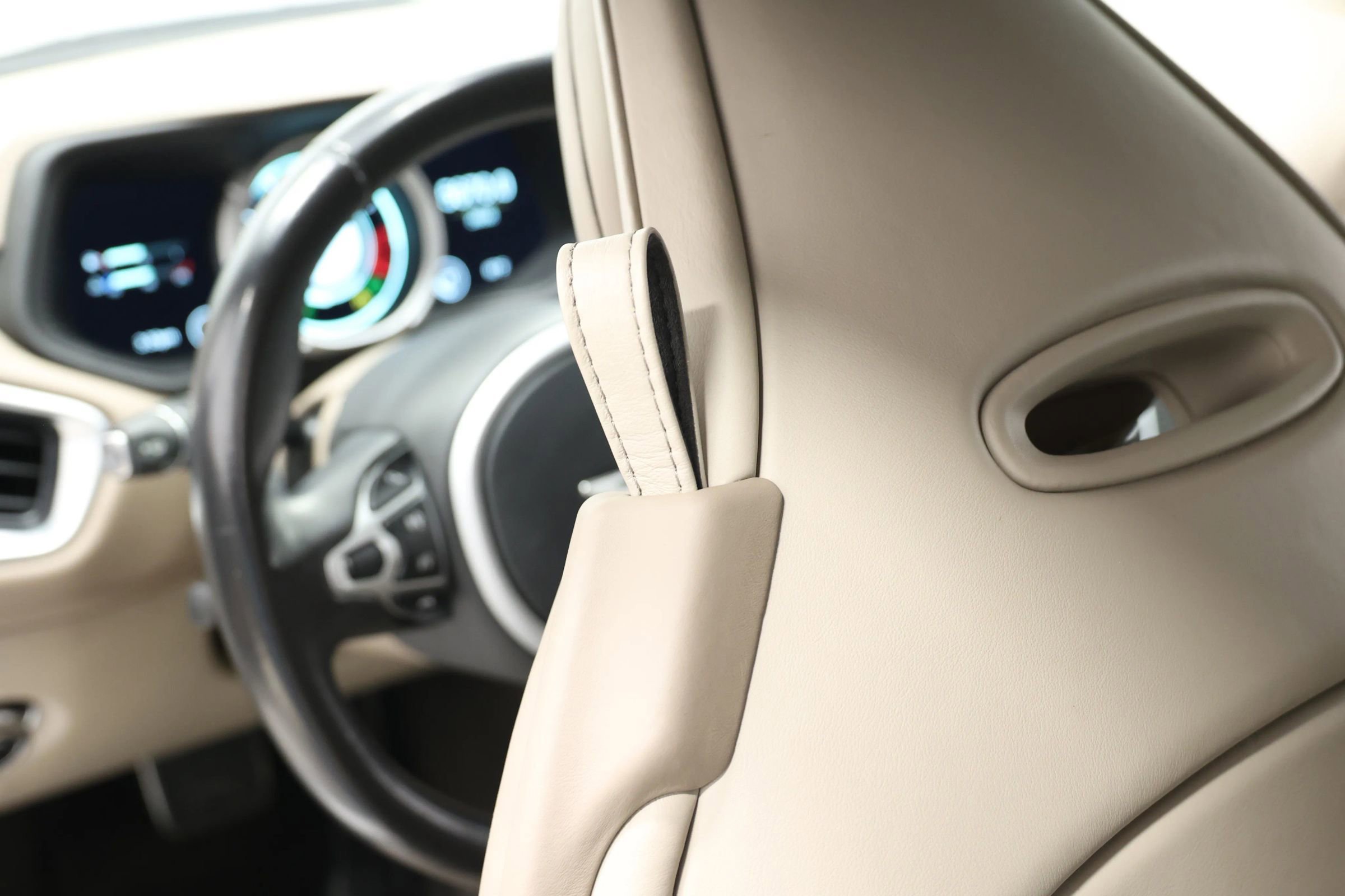 Used 2018 Aston Martin DB11 Coupe image 45