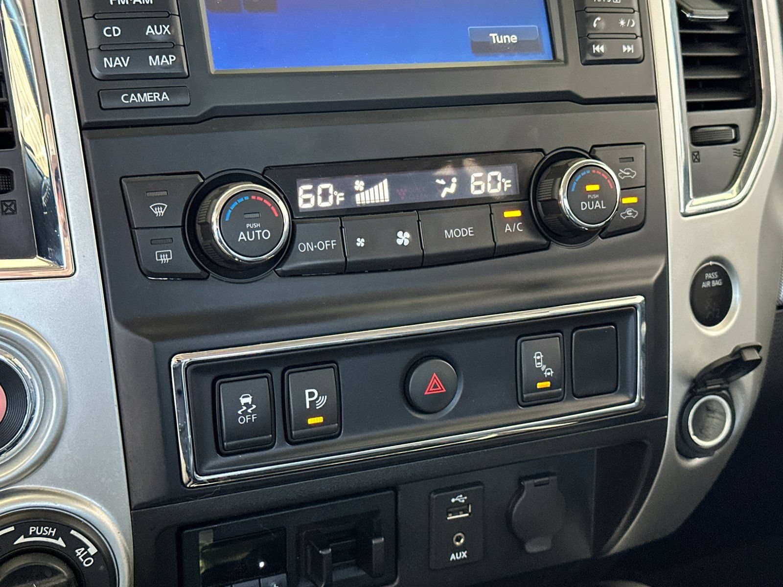 Used 2018 Nissan Titan PRO-4X w/ Pro-4x Utility Package AWD/4WD image 18