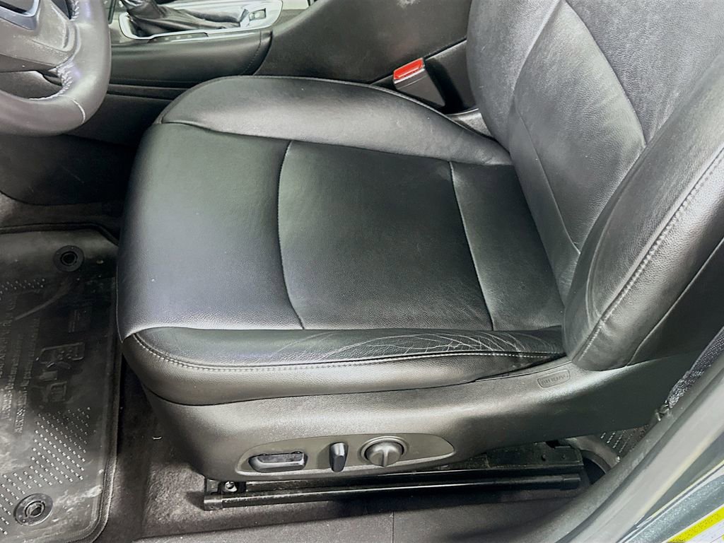 Used 2018 Chevrolet Malibu Hybrid w/ Leather Package image 19