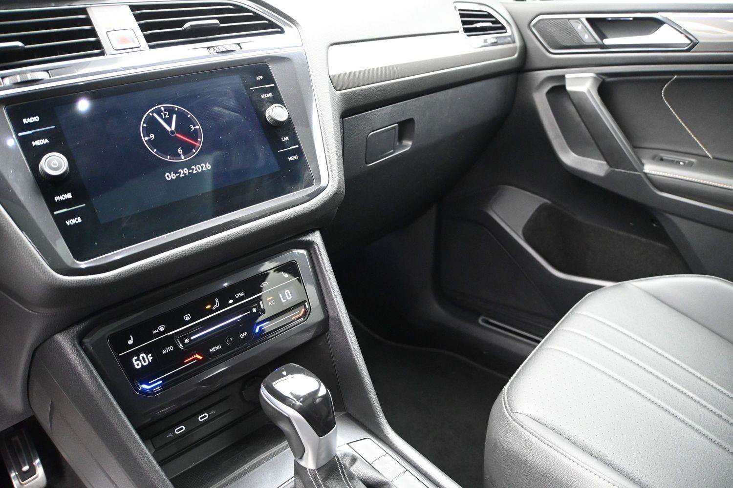 Certified 2023 Volkswagen Tiguan SE R-Line AWD/4WD image 4