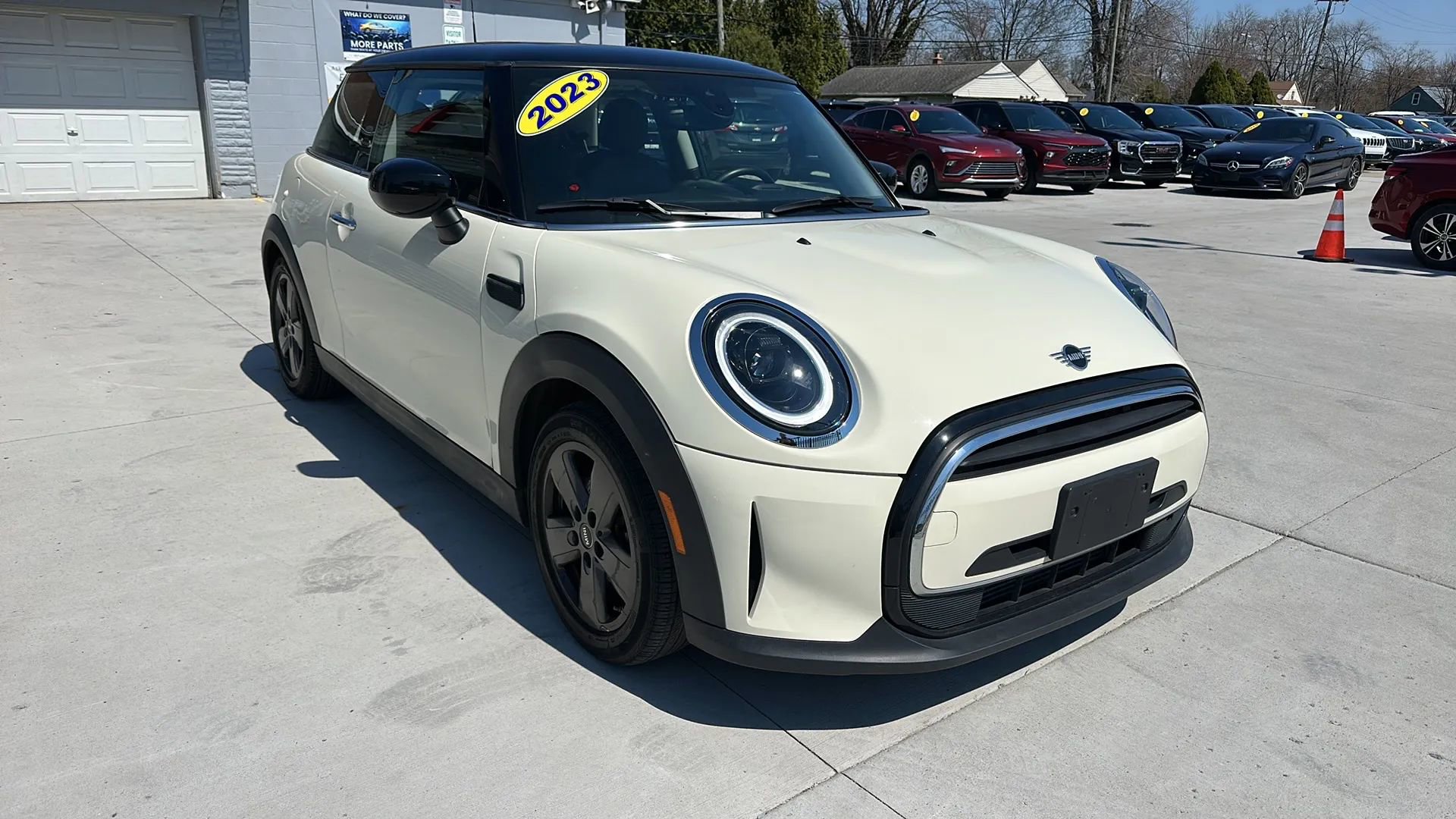 Used 2023 MINI Cooper 2-Door Hardtop image 3
