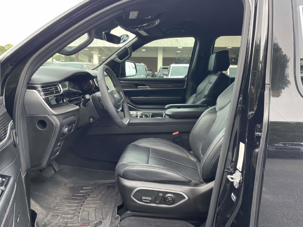 Certified 2022 Jeep Wagoneer Series II w/ Flexible Seating Group AWD/4WD image 28