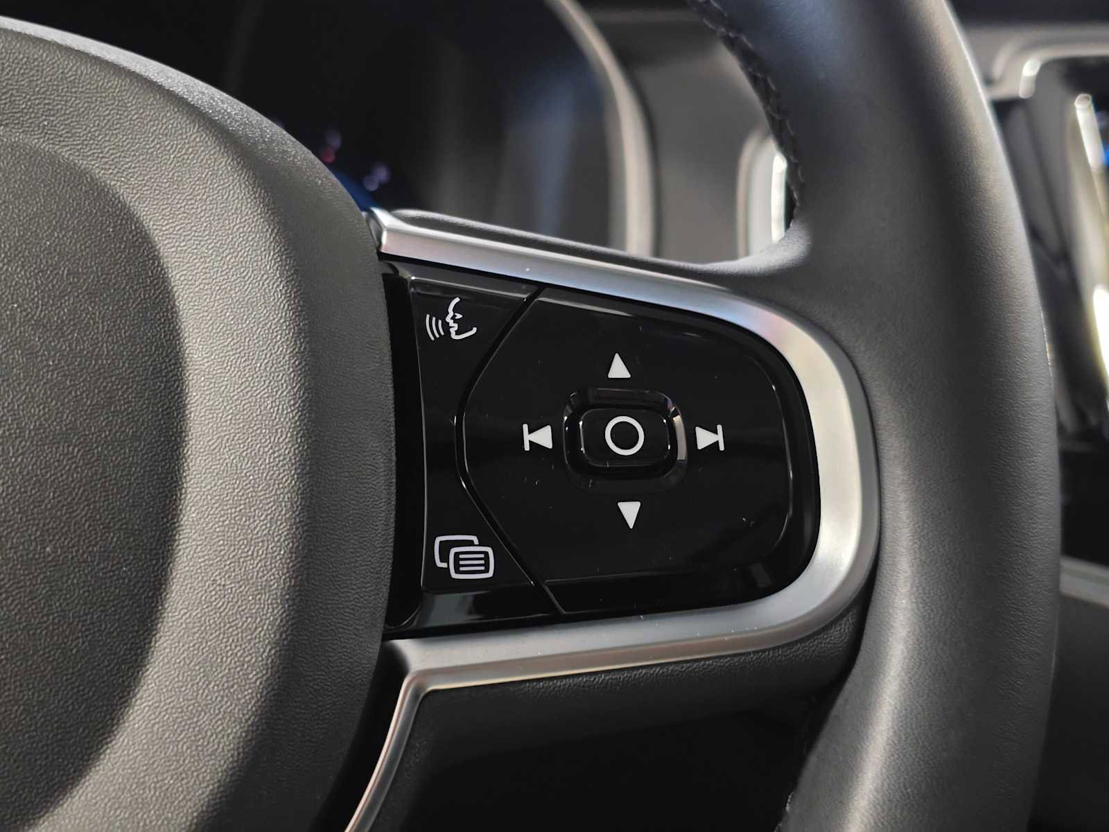 Used 2025 Volvo XC90 B6 Ultra w/ Protection Package Premier image 20