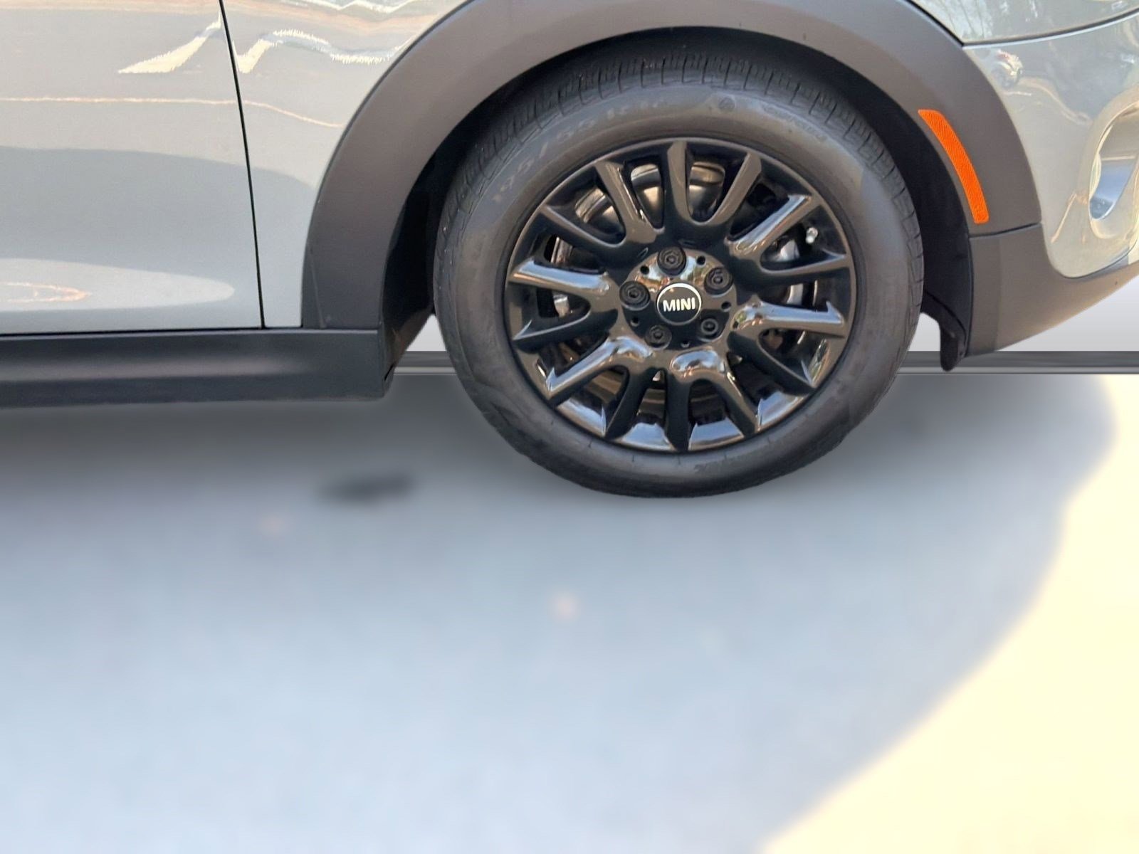 Used 2020 MINI Cooper 2-Door Hardtop w/ Premium Package image 9