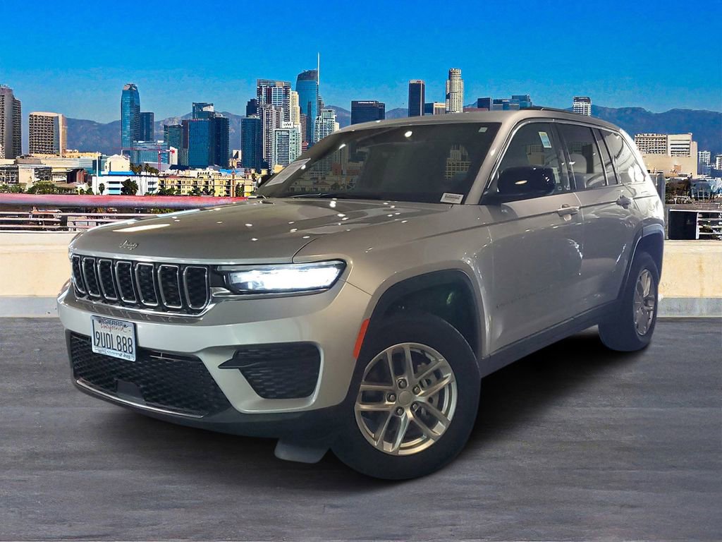 Used 2025 Jeep Grand Cherokee Laredo X image 2