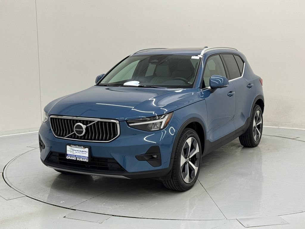 Used 2023 Volvo XC40 B5 Plus w/ Driver Assist Package image 10