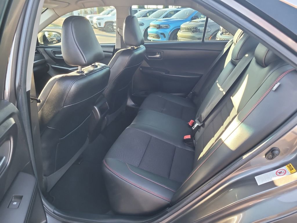 Used 2017 Toyota Camry SE image 11
