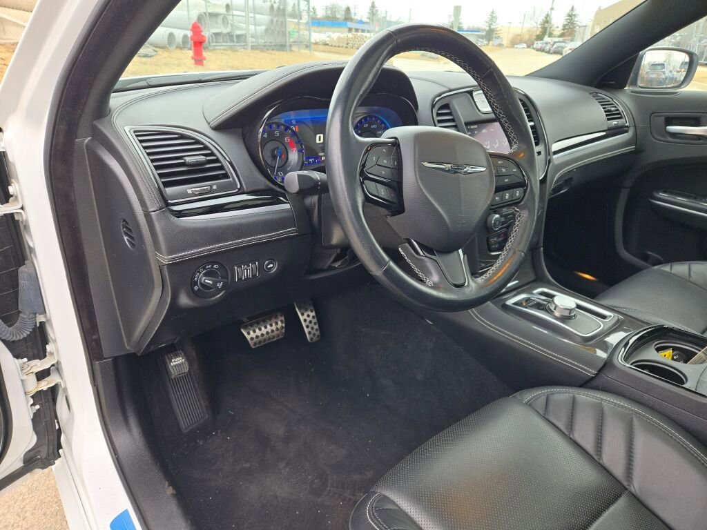 Used 2023 Chrysler 300 C image 20