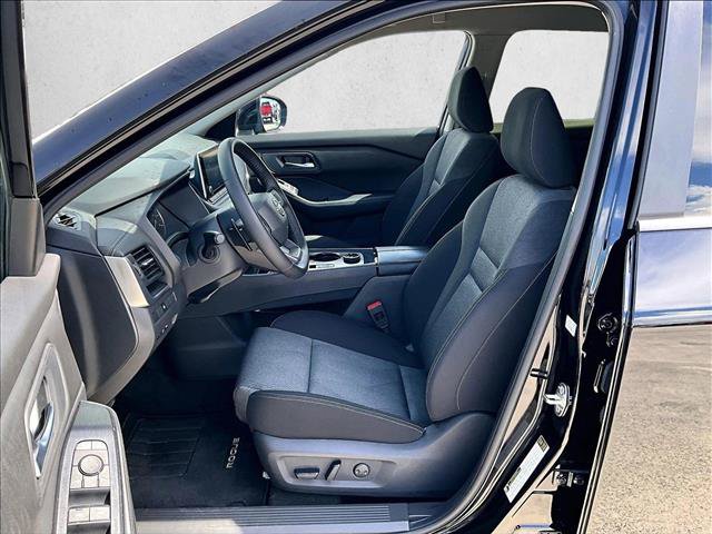 Used 2025 Nissan Rogue SV AWD/4WD image 26