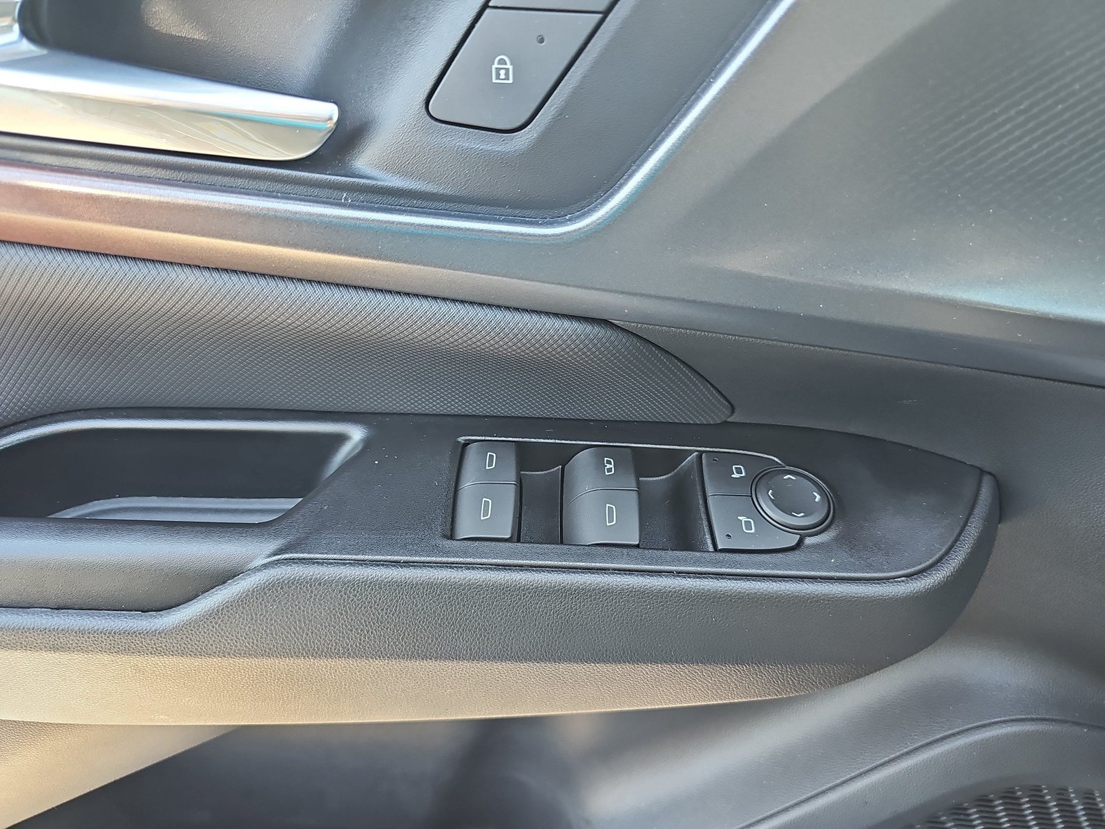 Used 2024 Chevrolet Equinox EV RS FWD image 24