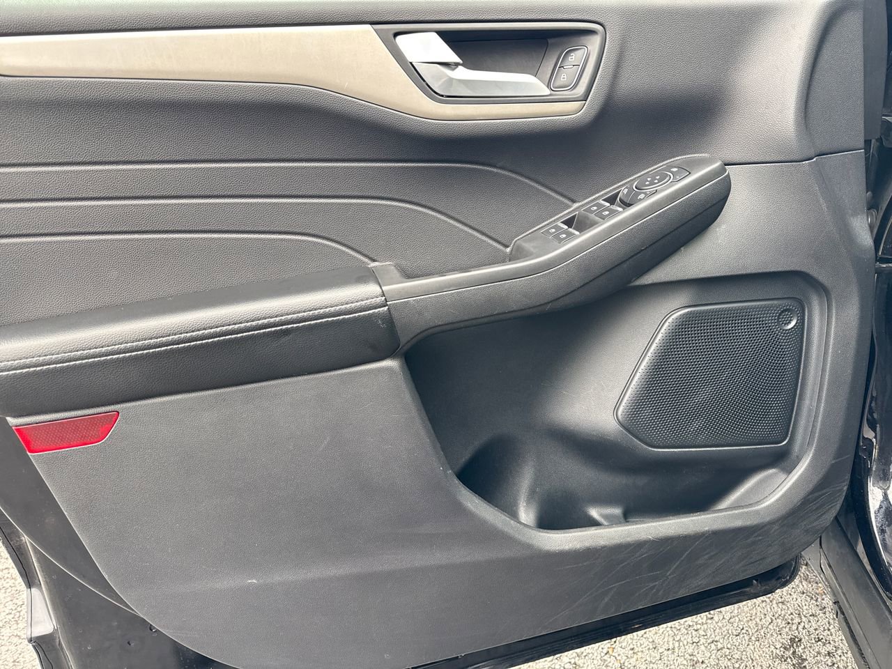 Used 2021 Ford Escape SE image 15