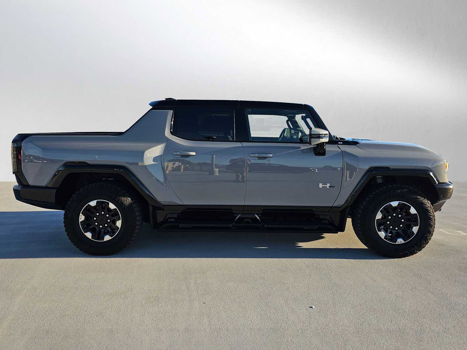 Used 2025 GMC Hummer EV 3X w/ Extreme Off-Road Package image 2