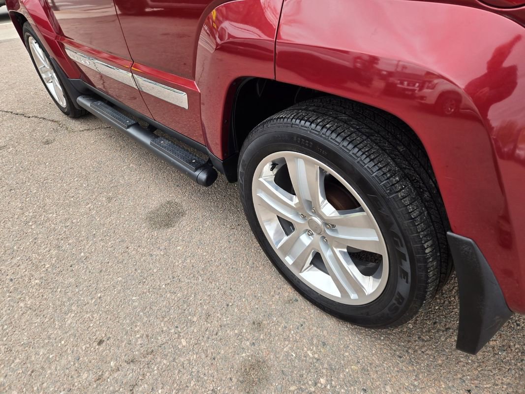 Used 2012 Jeep Liberty Limited Jet w/ Exterior Appearance Group AWD/4WD image 6