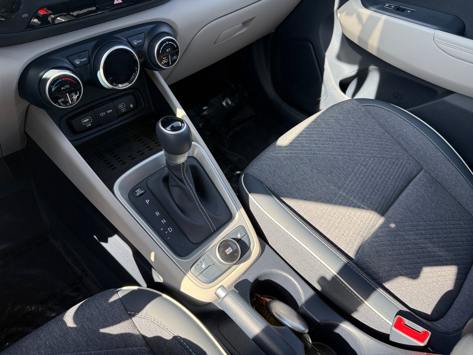 Certified 2025 Hyundai Venue Limited FWD image 13