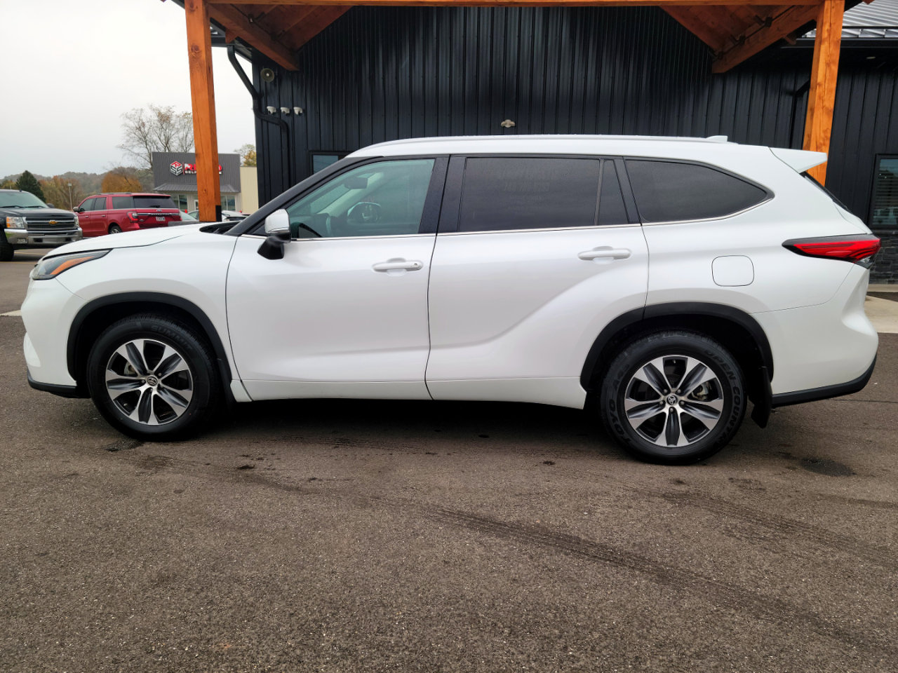 Used 2023 Toyota Highlander XLE image 29