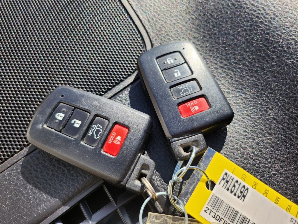 Used 2016 Toyota RAV4 Limited image 37