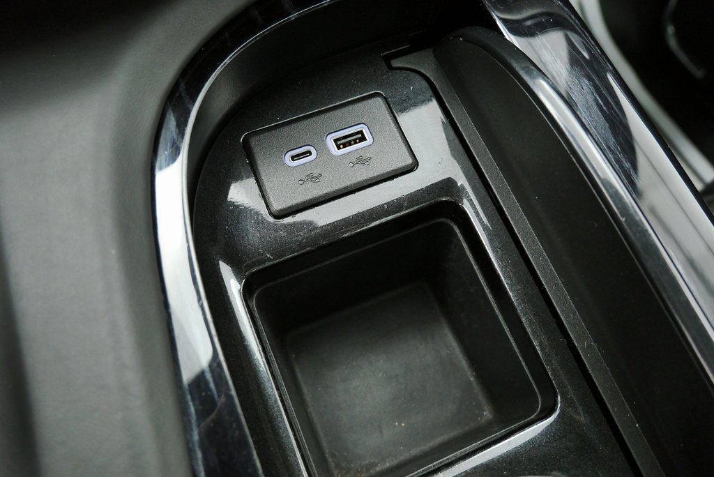 Used 2023 Cadillac Escalade ESV V image 34