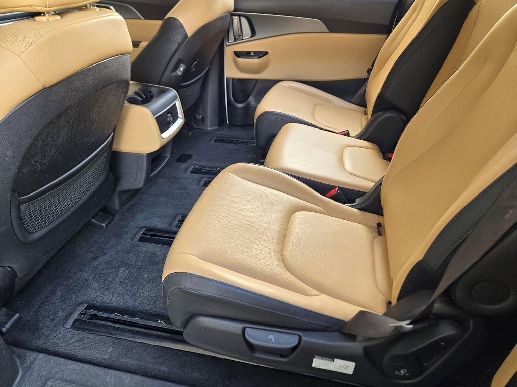 Used 2022 Kia Carnival LX image 28