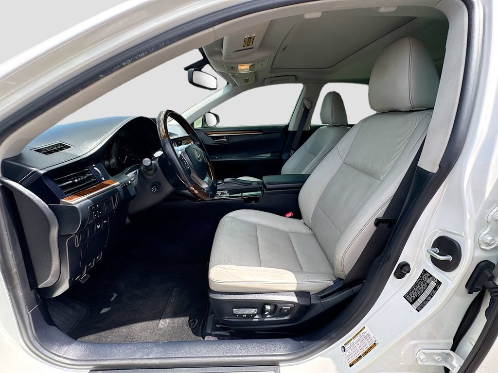 Used 2015 Lexus ES 350 w/ Luxury Package FWD image 22