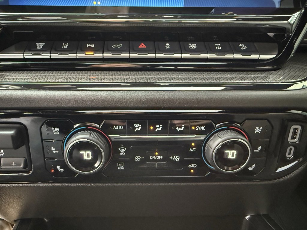 Used 2025 Chevrolet Silverado 2500 ZR2 w/ Technology Package image 30