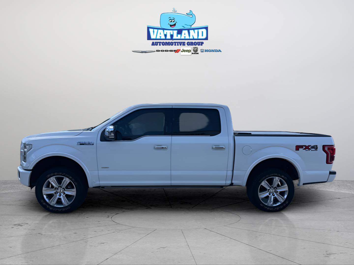 Used 2015 Ford F150 Platinum w/ Equipment Group 701A Luxury AWD/4WD image 4