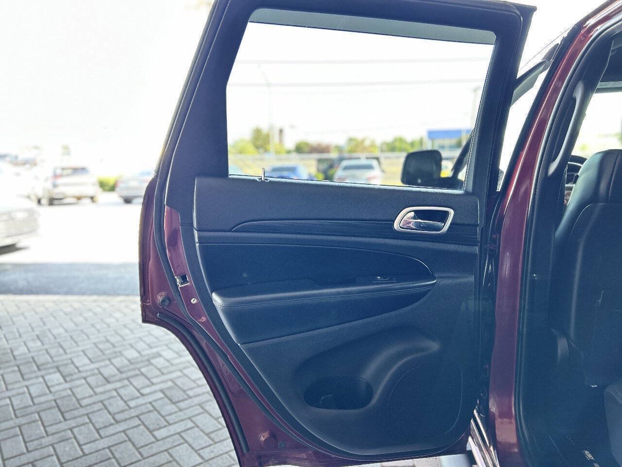 Used 2019 Jeep Grand Cherokee Altitude AWD/4WD image 39