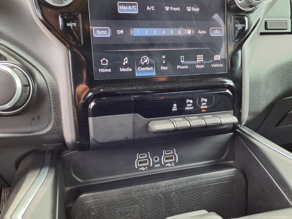 Used 2025 RAM 1500 Big Horn AWD/4WD image 9