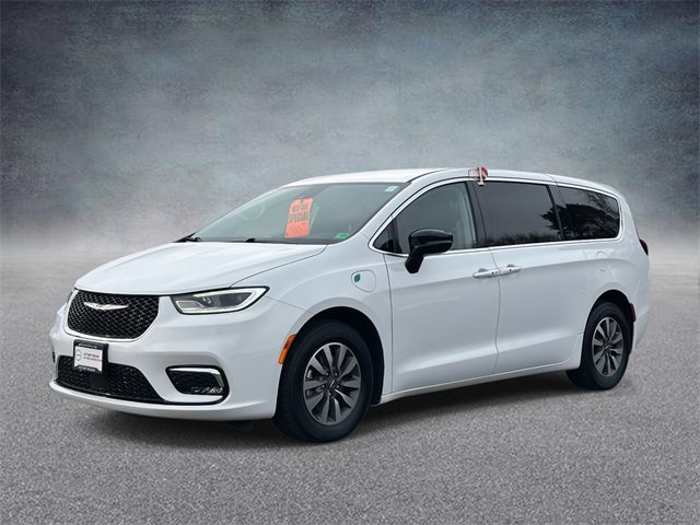 Used 2024 Chrysler Pacifica Select image 5