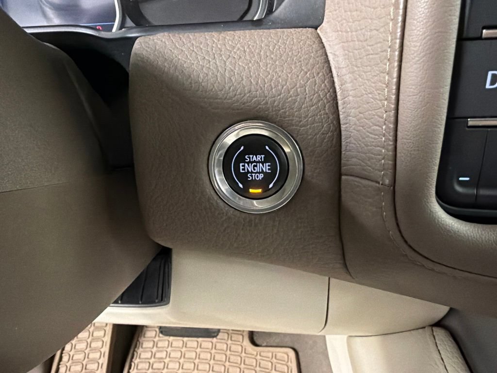 Used 2021 GMC Yukon Denali w/ Denali Premium Package AWD/4WD image 15