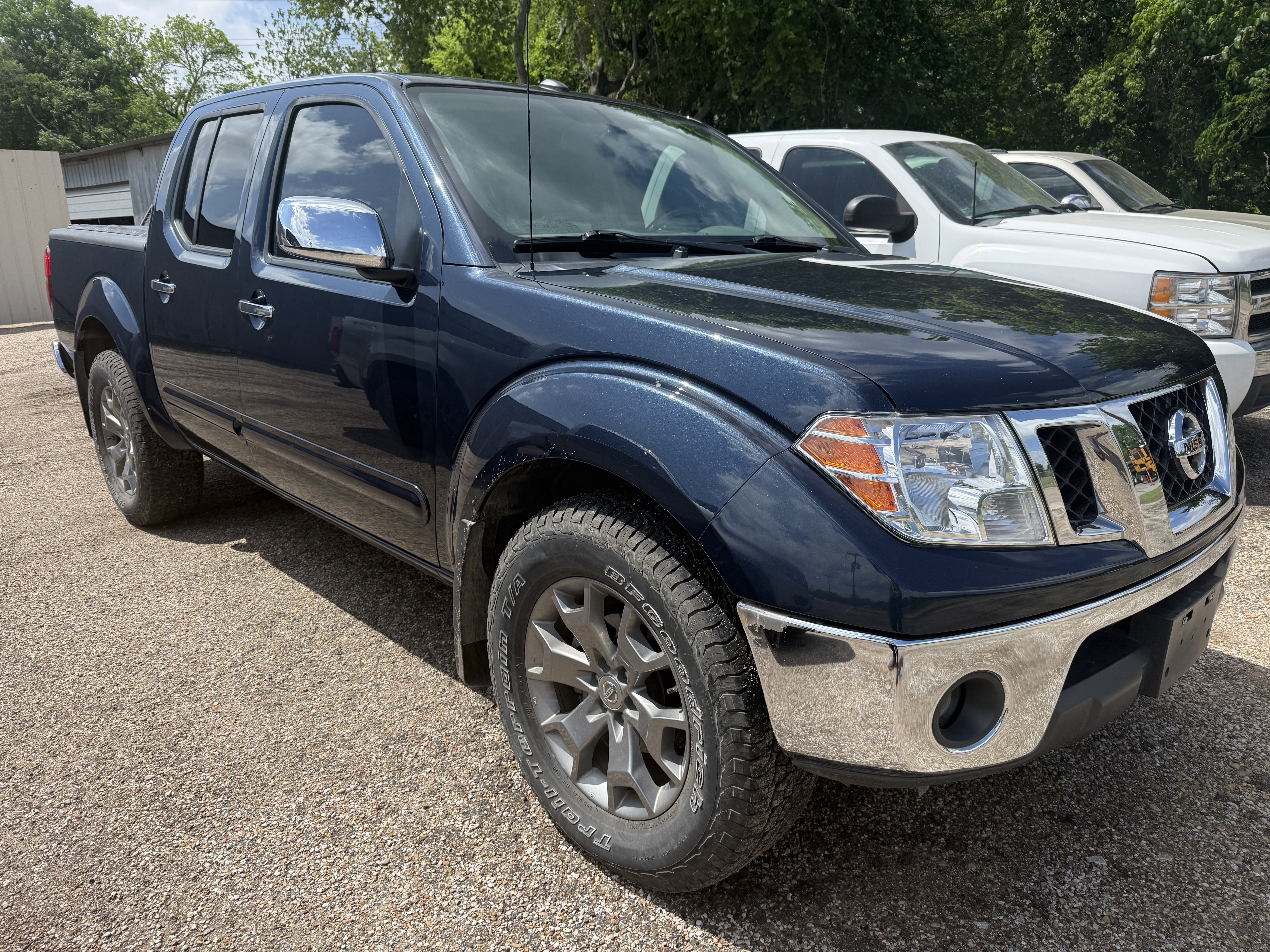 Used 2019 Nissan Frontier SL AWD/4WD image 2