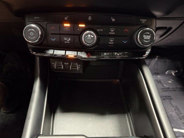 Used 2023 Dodge Durango GT w/ Blacktop Package AWD/4WD image 38