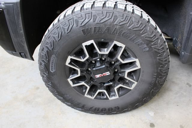 Used 2025 GMC Sierra 2500 AT4X AWD/4WD image 9