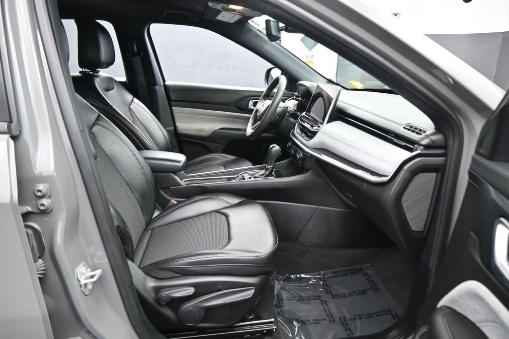 Used 2023 Jeep Compass Latitude AWD/4WD image 37