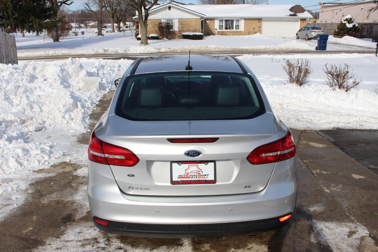 Used 2016 Ford Focus SE w/ Equipment Group 201A image 9